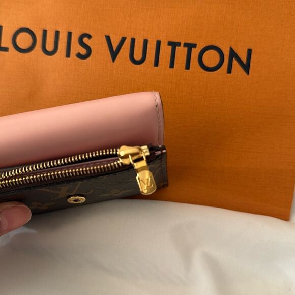 Louis Vuitton Zoe Wallet - Picture 6 of 10